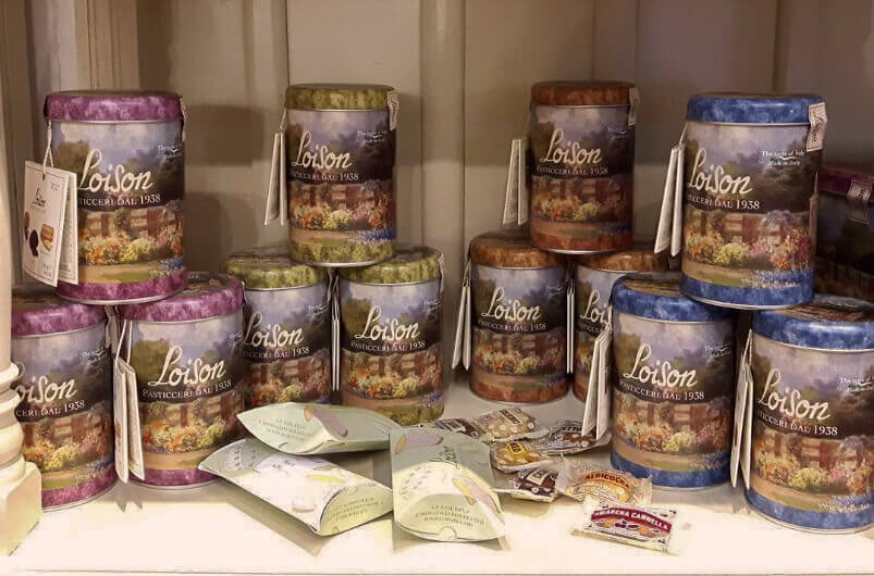 esposizione confezioni latta biscotti Loison